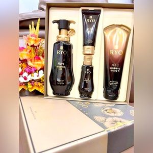 Amore Pacific Ryo Hwayoon Beautiful Aging Hair Loss Care Shampoo & Hair Pack Set